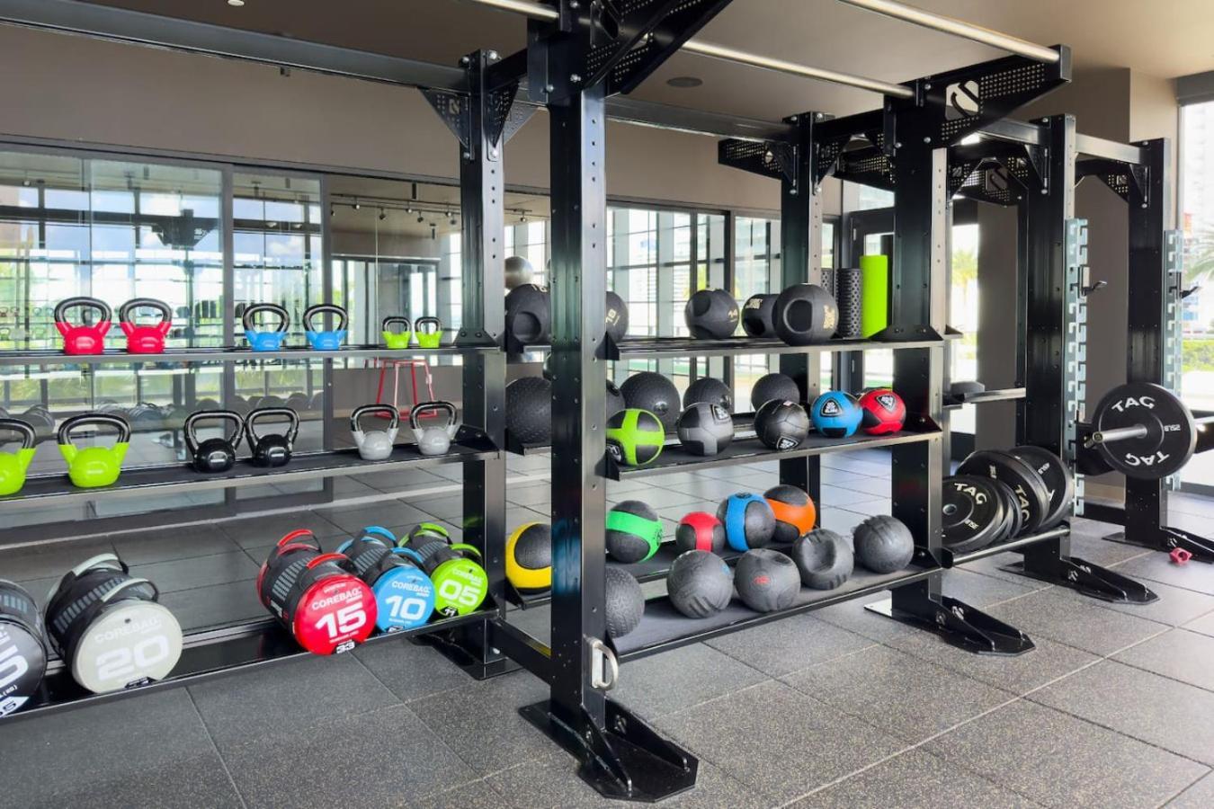 3002 Downtown In Front Of Kaseya Center With Gym And Pool Miami
