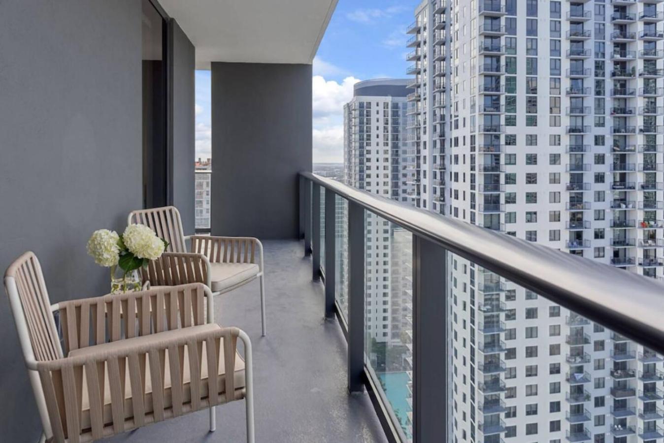 3002 Downtown In Front Of Kaseya Center With Gym And Pool Casa de férias *