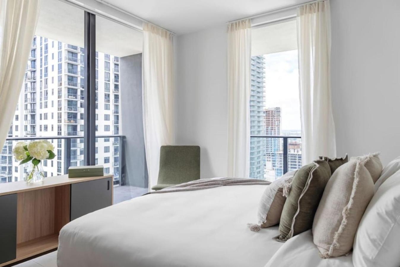 3002 Downtown In Front Of Kaseya Center With Gym And Pool Casa de férias Miami